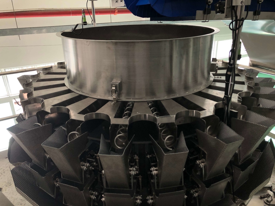 24 Kepala Multihead Weigher Packing Machine Dual Screw Linear Pans Untuk Makanan Segar Lengket Berminyak