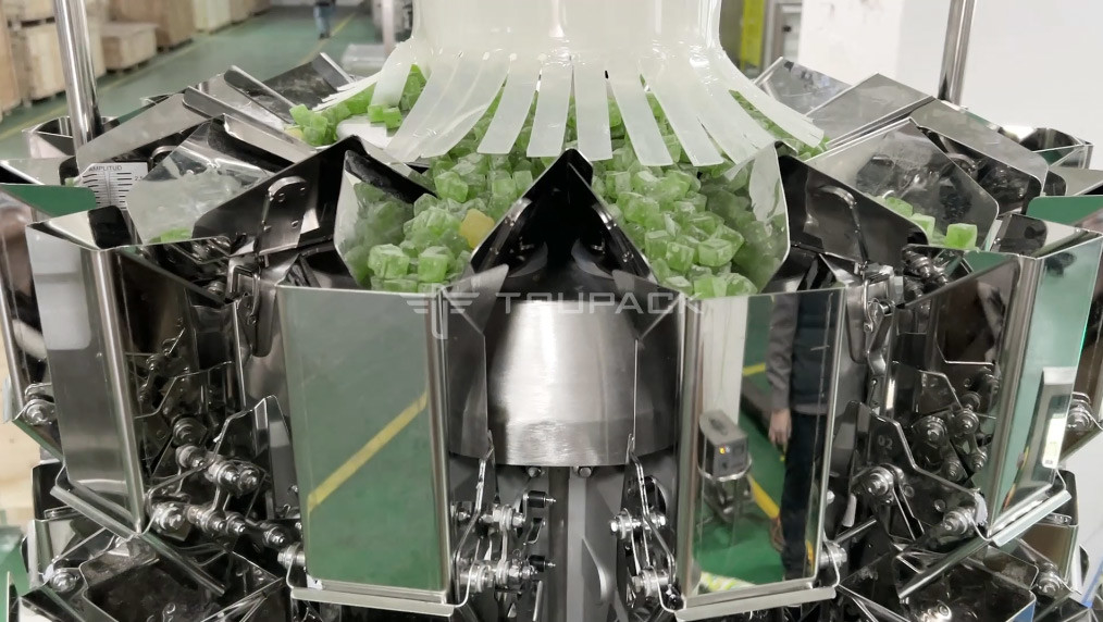Mesin kemasan permen karet yang sepenuhnya otomatis Soft Jelly Fruit Chews Sweets VFFS Back Seal Packing Machine