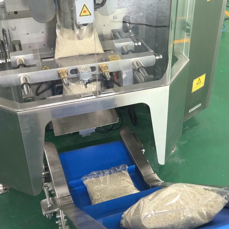 Mesin Pengemas Kantong Bantal Plastik Irisan Apel Pisang Kering Durian Kering Otomatis Mesin Pengemas Vertikal Untuk Buah Beku Kering Berat