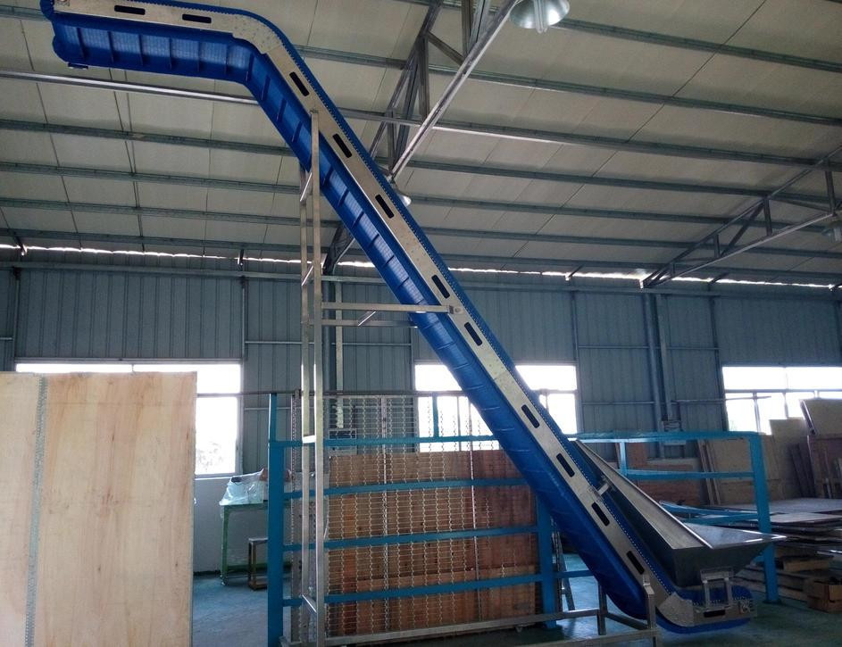 1.1KW Conveyor Miring S Bentuk Lift Stainless Steel 200L Terhubung Hopper