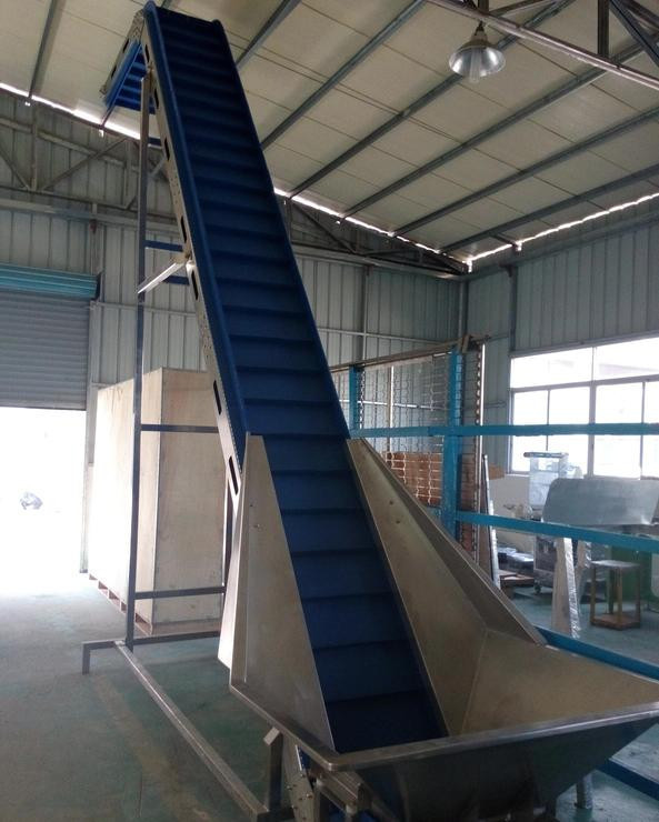 1.1KW Conveyor Miring S Bentuk Lift Stainless Steel 200L Terhubung Hopper