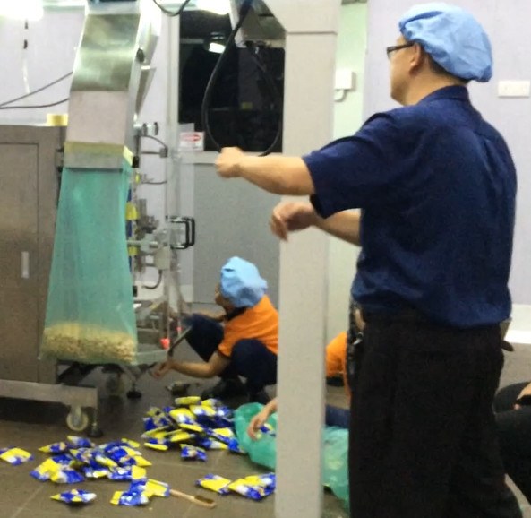 Otomatis VFFS Bentuk Vertikal Mengisi Mesin Pengemasan Segel Untuk Biji Kopi Bubuk