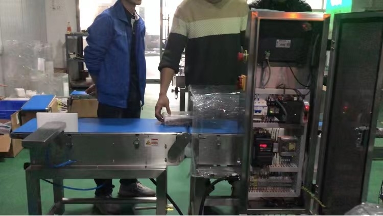 1KW 120p/min Kecepatan Tinggi Check Weigher Untuk Memeriksa Berat Produk
